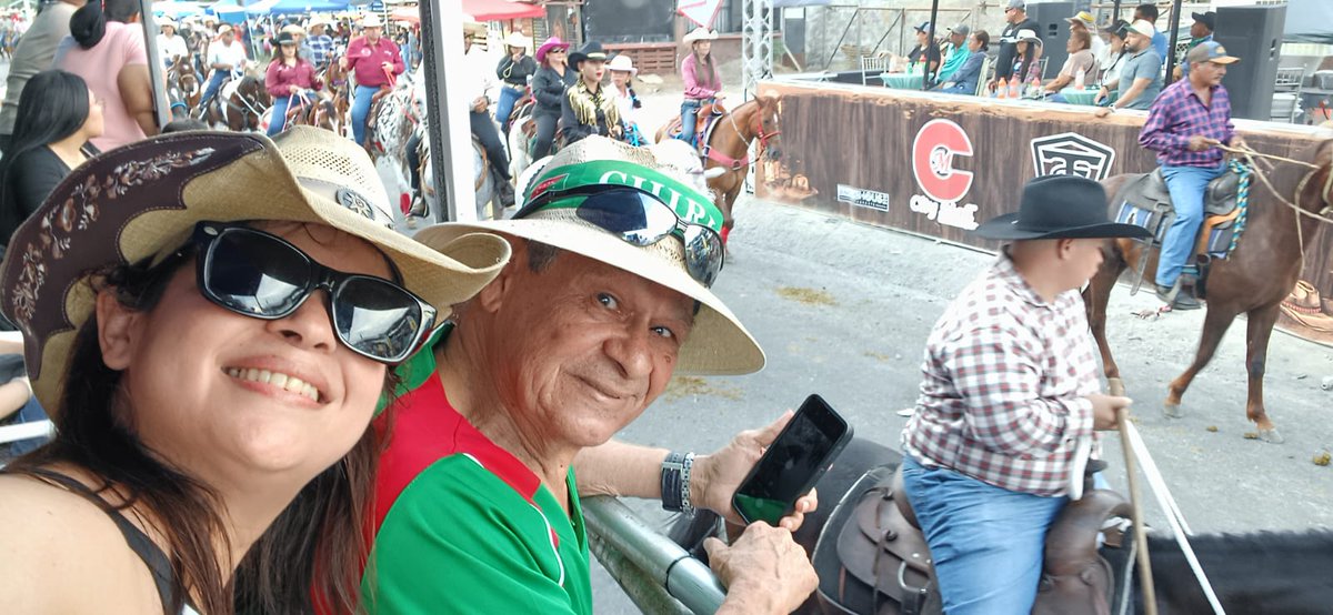 Placacuatro's tweet photo. Los jefes no pueden faltar... https://t.co/xip7cMomnQ