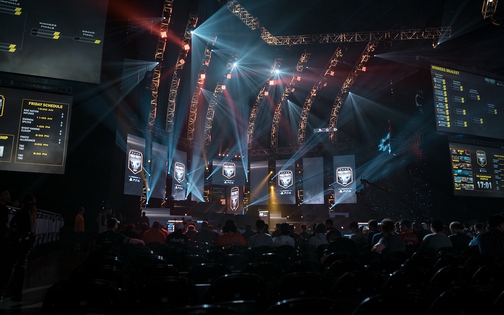 STR8 RIPPIN tweet media