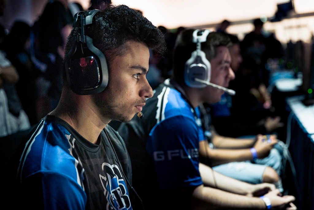 STR8 RIPPIN tweet media