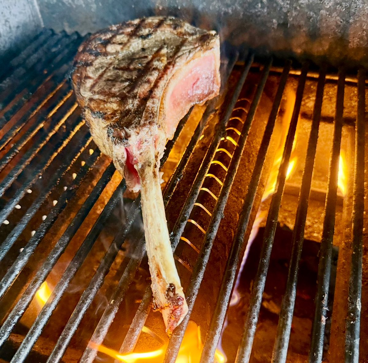 Bones ☠️ tweet media