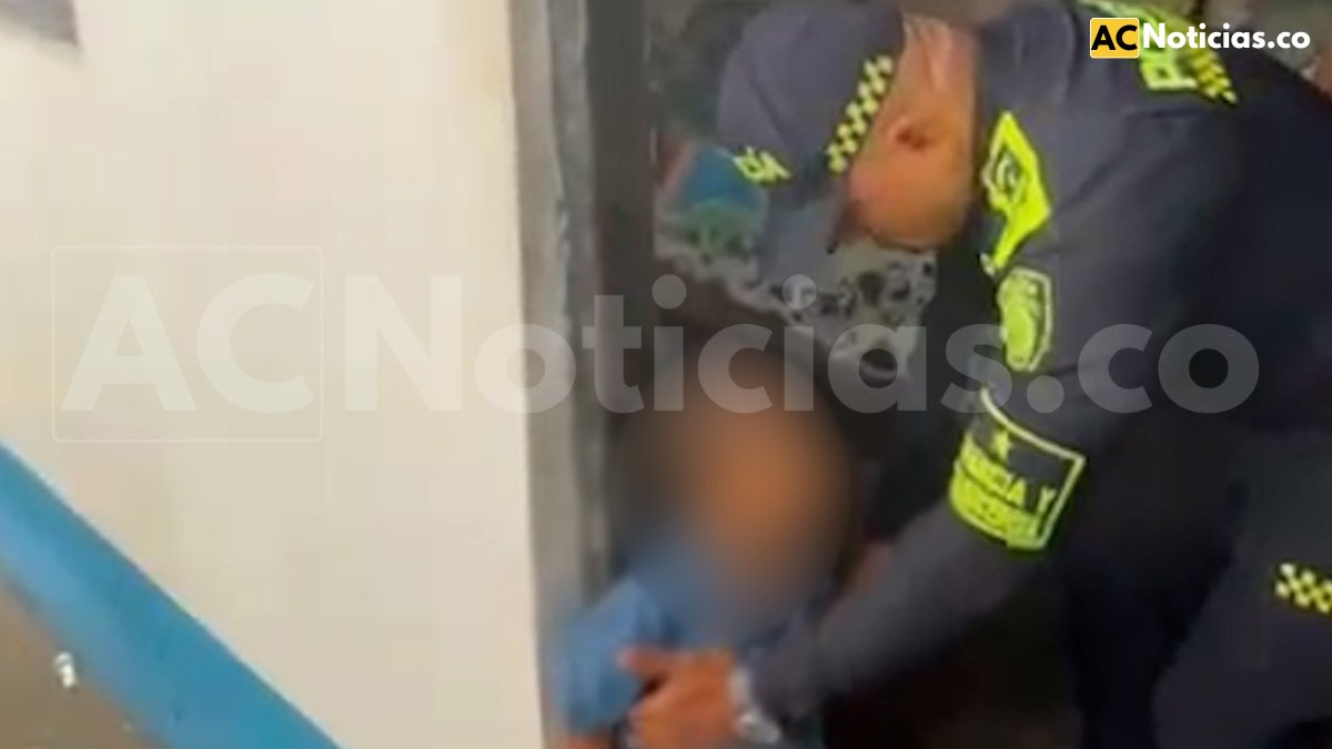 acnoticiasco's tweet photo. 🔥 #Atención | #LaDorada: ¡Rescate que arruga el corazón! 🚨 La Policía salvó a un niño de 3 años abandonado por su madre durante dos días en un inquilinato del barrio San Antonio. 🚔 El pequeño quedó a disposición del ICBF. ¡Denunciar salva vidas! 📉 #ACNoticias

Detalles aquí 👉🏻 https://t.co/qpUedFYRMp