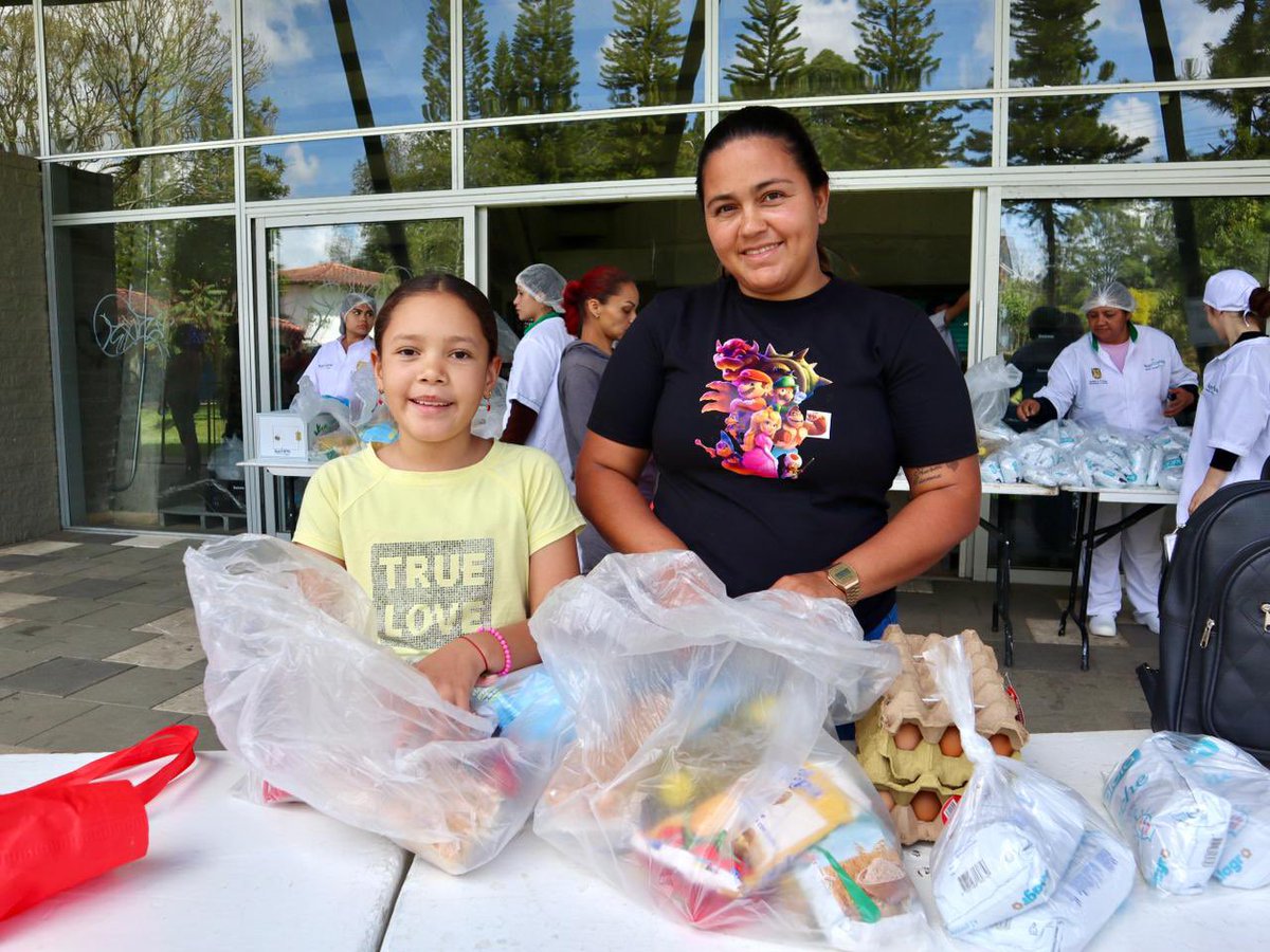 nutriceres's tweet photo. 📦💛 Sonrisas, bienestar y nutrición que llegan a cada estudiante.

Así avanzan las entregas del Paquete Nutricional Vacacional, una acción que acompaña a nuestros niños, niñas y jóvenes durante el receso escolar y fortalece su permanencia en la educación. https://t.co/65gMY2MYnV