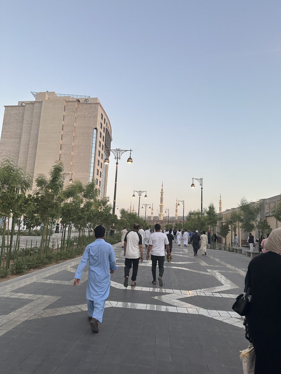 J_B 🌙 tweet media