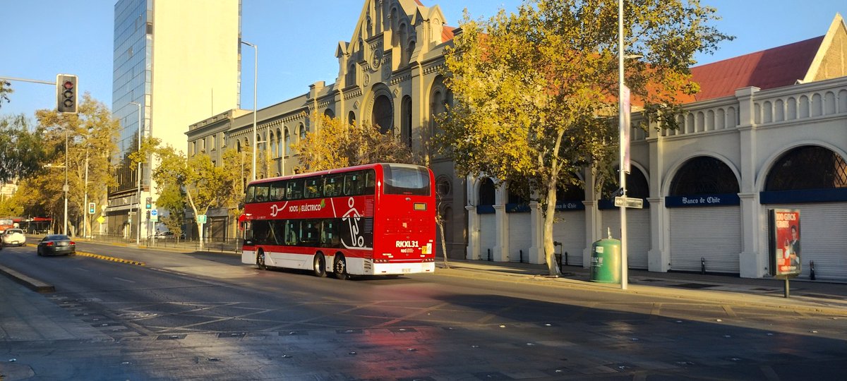 Joseluis_FC's tweet photo. @meganoticiascl @Maran39 Son buses eléctricos la puta madre!
Son limpios, con aire acondicionado, puntuales, cómodos, no contaminan, se pagan con aplicación!
Cual es la razón?
#GeniosDelVoto https://t.co/qaSXxCNRqn