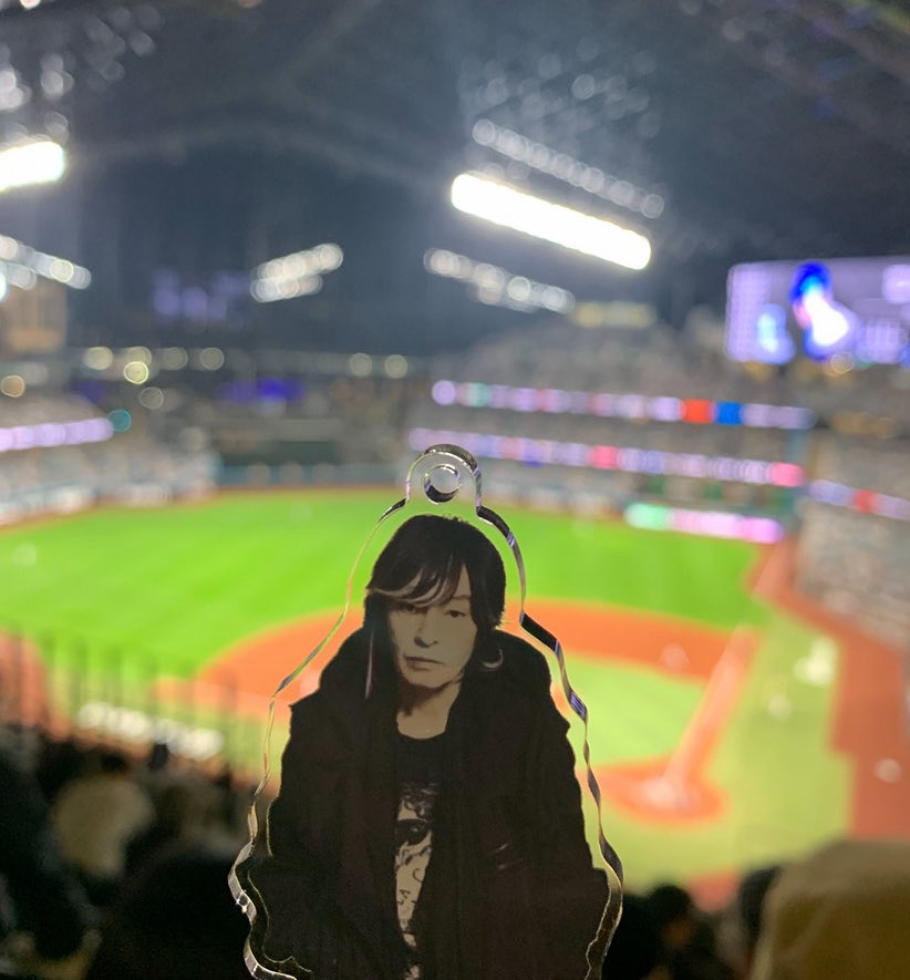 遅くなりましたが2026年も北海道に来てくださりありがとうございました✨✨✨
小室さんの前乗りの早さにビックリしてその後の木根さんのラジオ聴き忘れてしまった😂
今までで一番緊張したアクスタ撮りも添えて⚾️☺️

#TMNETWORK
#QUANTUM
#エスコン