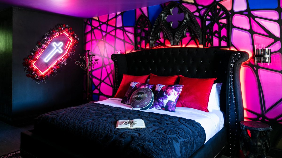 This weekend I’m taking the girlfriend up to Salem, MA for her birthday weekend. Her actual birthday was yesterday. Anyway we are staying at The Cove Hotel and this is the room we are staying in. It’s called the Gothic Macabre King 🤘