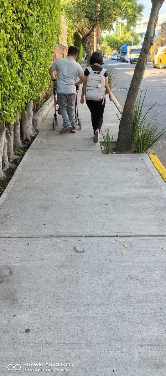 Ansel_Goth's tweet photo. @UCS_GCDMX @C5_CDMX @OVIALCDMX @SEMOVI_GobOax @TlalpanVecinos @TlalpanAl Casi una hora después, y va a pasar un chico con discapacidad @OVIALCDMX @UCS_GCDMX @SEMOV_Edomex @TlalpanAl @TlalpanVecinos @Gabyosoriohdz @ClaraBrugadaM https://t.co/vdJeSzvNsP