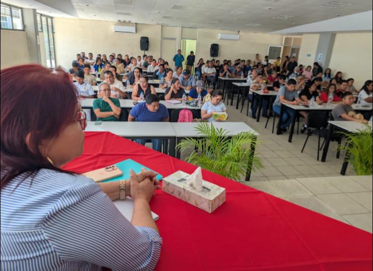 Por la formación del México nuevo y mejor.📷📷📷
Conferencia a los maestros: “Estrategias de aprendizaje”.