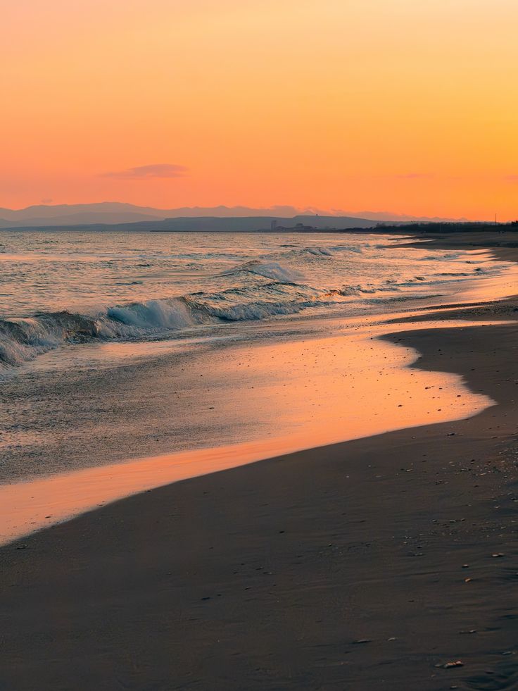 Waves Aesthetic tweet media