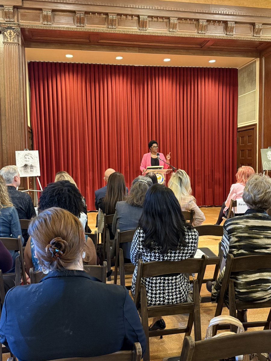 Carol Alvarado tweet media