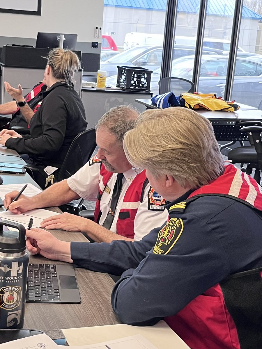 Richmond Hill Fire tweet media