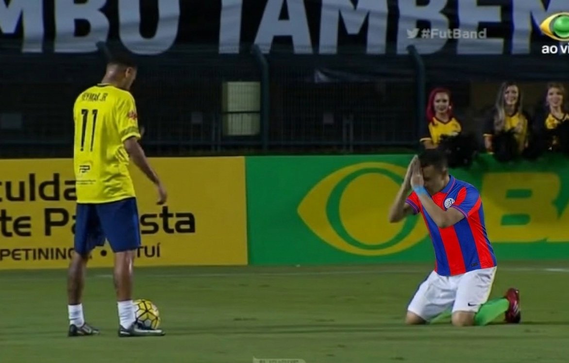 Sanlorencistaa's tweet photo. Herrera en la primera que toque Neymar https://t.co/5vUPmvp1CY