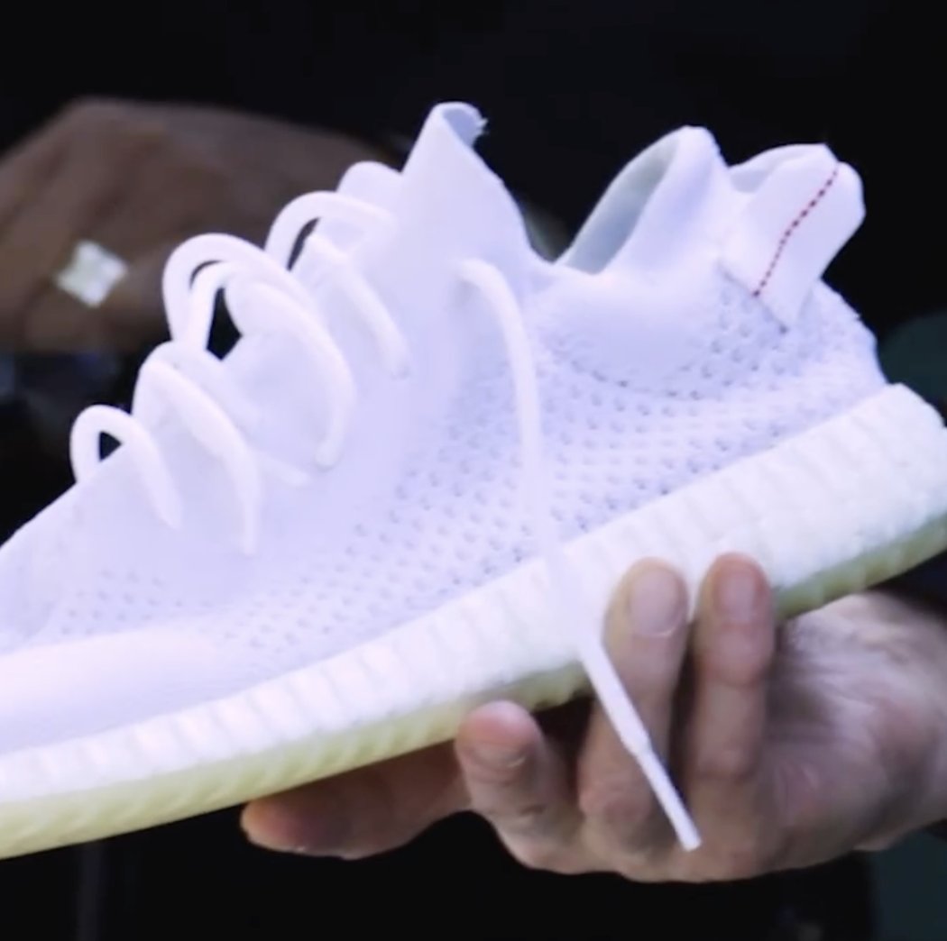 JustFreshKicks tweet media