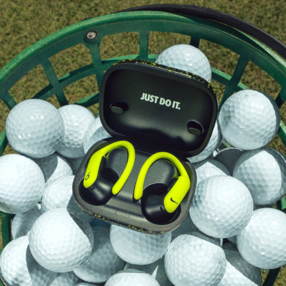 JustFreshKicks tweet media