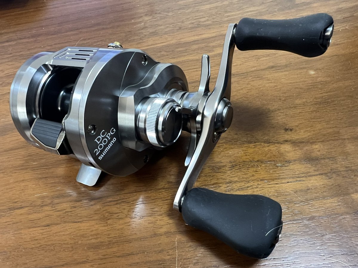 okuda_manabu's tweet image. 遂に新しいコンクエストDCがきました
奥田的、今回のいちばんの進化した改良点は
スペアスプールの交換がワンタッチで出来るようになった所
今後アンタレス等のDC系にも採用してほしと思う
#シマノ #ベイトリール