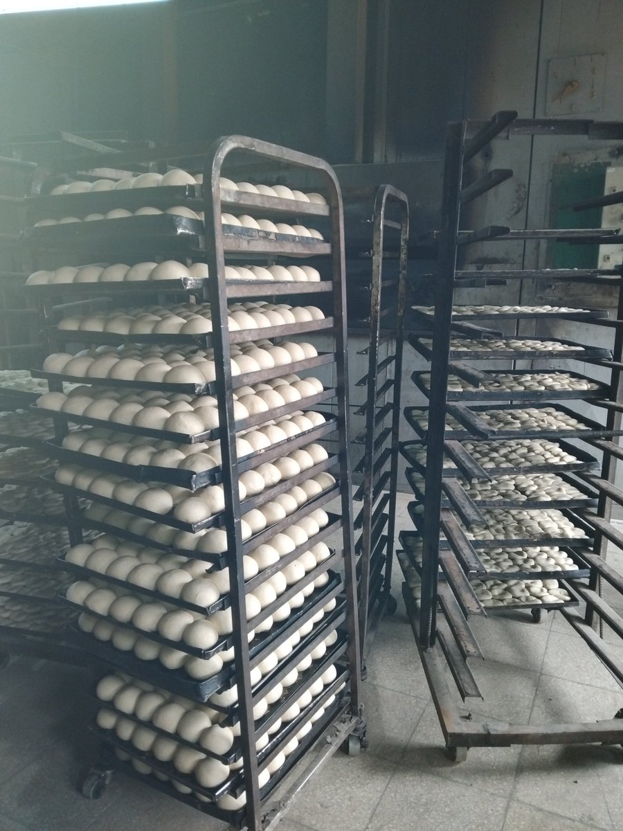 La producción de alimentos en Holguín avanza con disciplina y creatividad.  
Cada jornada nuestros colectivos garantizan pan, dulces y productos básicos para la mesa del pueblo.  
Compromiso que alimenta esperanza.”  

Producción Alimentaria #Holguín