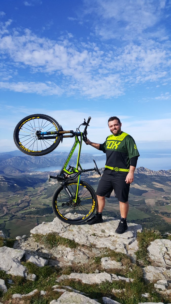 AgnelotDavid's tweet photo. @JulienJ30949 @LeMondeDePSX et comme tu t'inquiètes de mon bien être, je te confirme que je sors bien plus souvent de chez moi que tu crois, d'ailleurs comme tu peux voir, c'est pas super beau vers chez moi ...  Je te souhaite tout le bonheur du monde mec et kiffons Crimson désert 🙂 https://t.co/Xj1t6SQ0sA