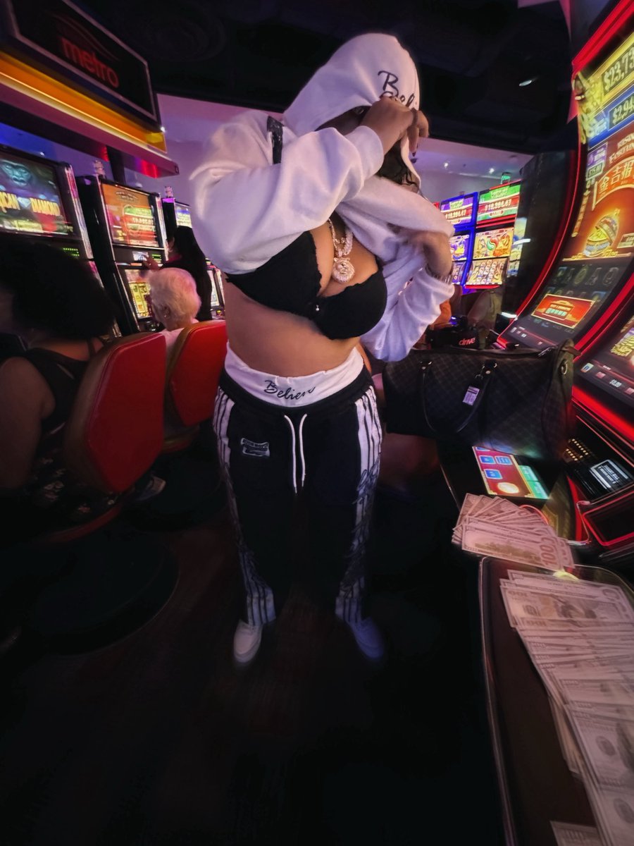 ٧ E L E M A tweet media