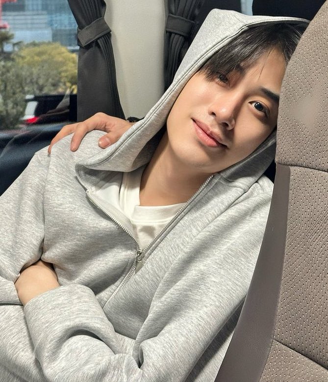 เฟิ้สท์ร่าง2 tweet media