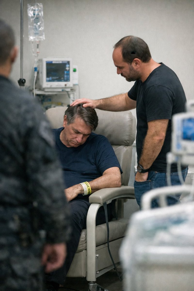 Carlos Bolsonaro tweet media