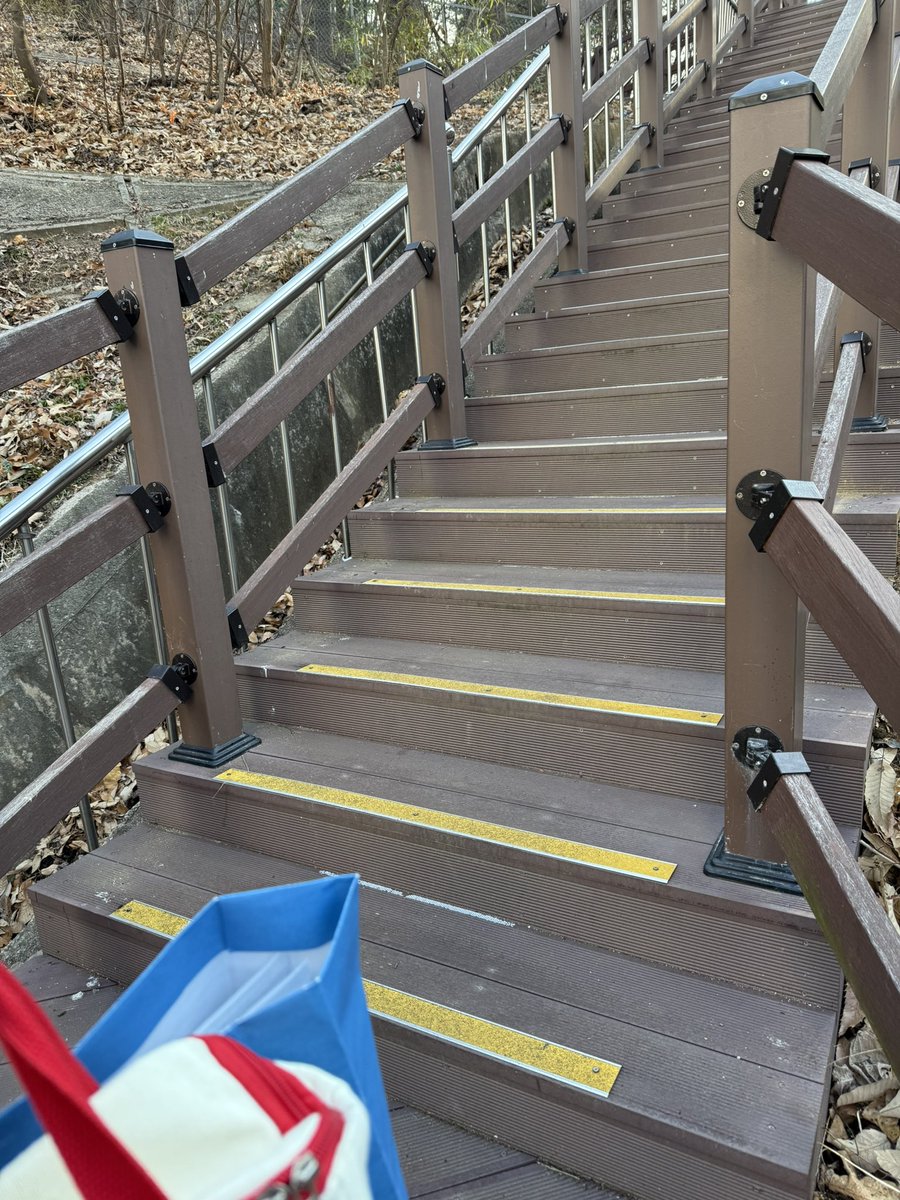 롱충이 tweet media