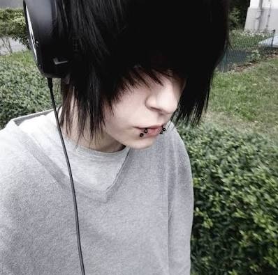 volver a encontrarnos en algún recital
dicen que santiago es chico pero no te vi mas