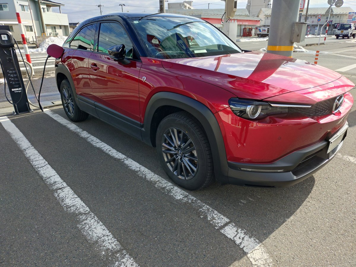 white_stone_rs's tweet image. おはようございます☀
先日、ポストの中身ですが
①家充電ならもっと安い。
②月〜金なら自分は往復で30km程なので、2日に1度充電で対応。1回の充電で880円程。
③ただし充電時間は2時間半ほど（その間ウォーキングや☕&amp;amp;🍰)
充電時間は面倒と考えるか、上手く使うかはその人次第です。#MX30 #RotaryEV