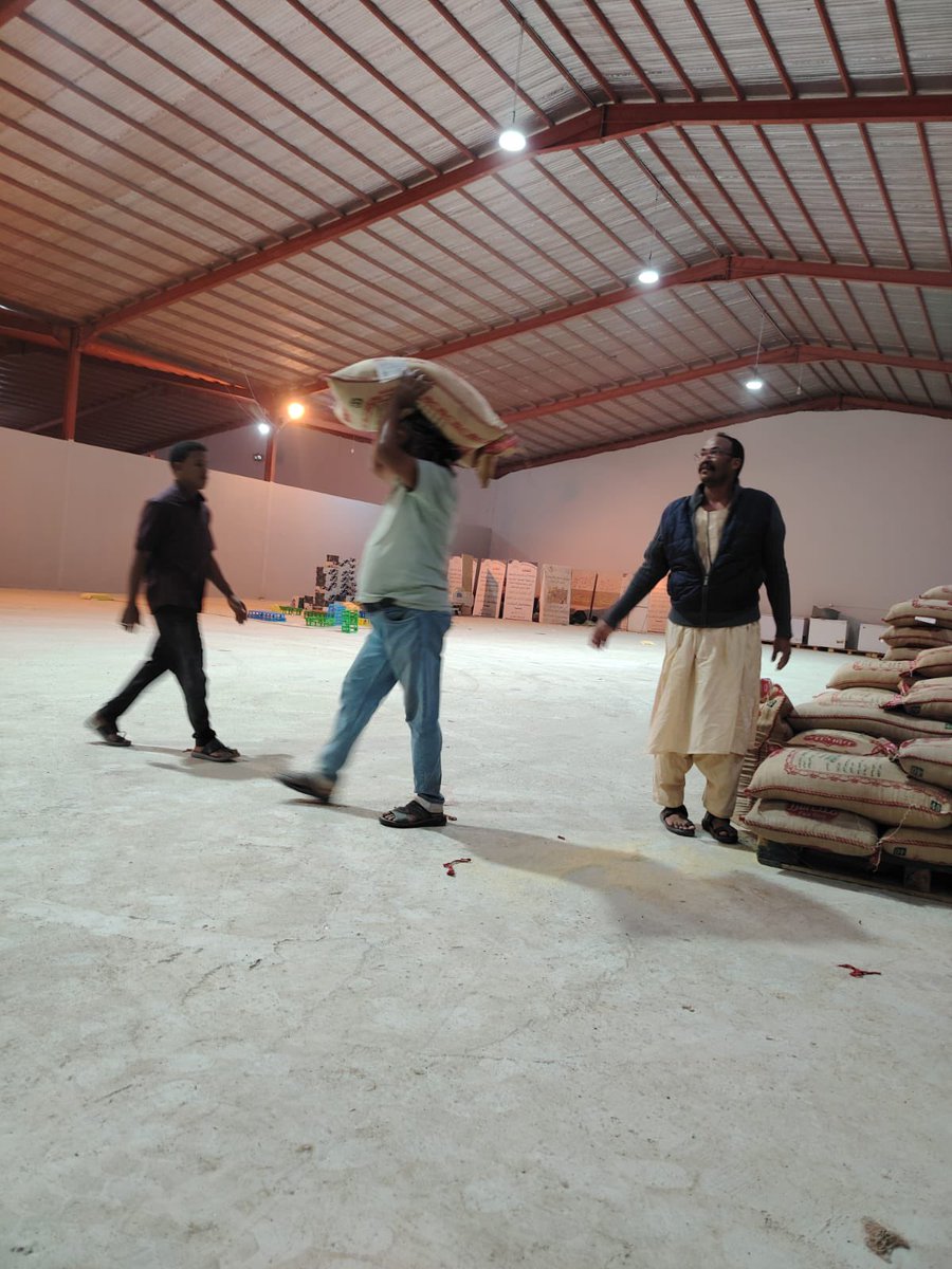 br_aljamsh's tweet photo. تهنئ جمعية البر الخيرية بالجمش القيادة الرشيدة وشركائها وجميع مستفيديها بمناسبة عيد الفطر وتنوه انه بعون الله وتوفيقه تم تنفيذ مشروع زكاة الفطر حيث تم الانتهاء من المشروع بالتعاون مع جمعية البر بالرياض @AlbirRiyadh
وبالشراكة مع منصة إحسان @EhsanSA) https://t.co/UI3Sk0N4Rp