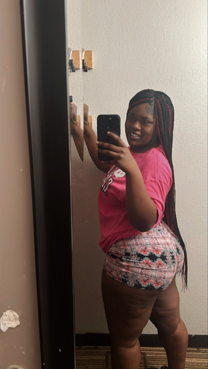 Pretty Thick Chocolate tweet media