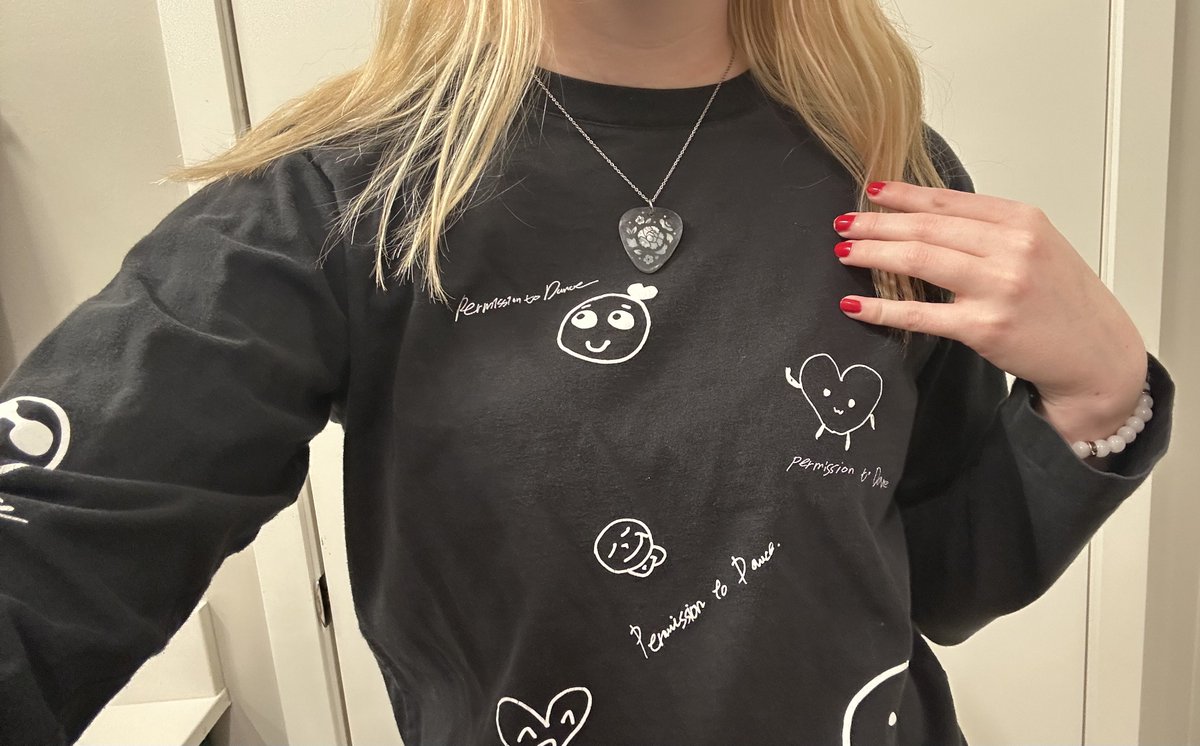 taylor⁷ is seeing ari & bts ☽ ♡ 🪭 tweet media