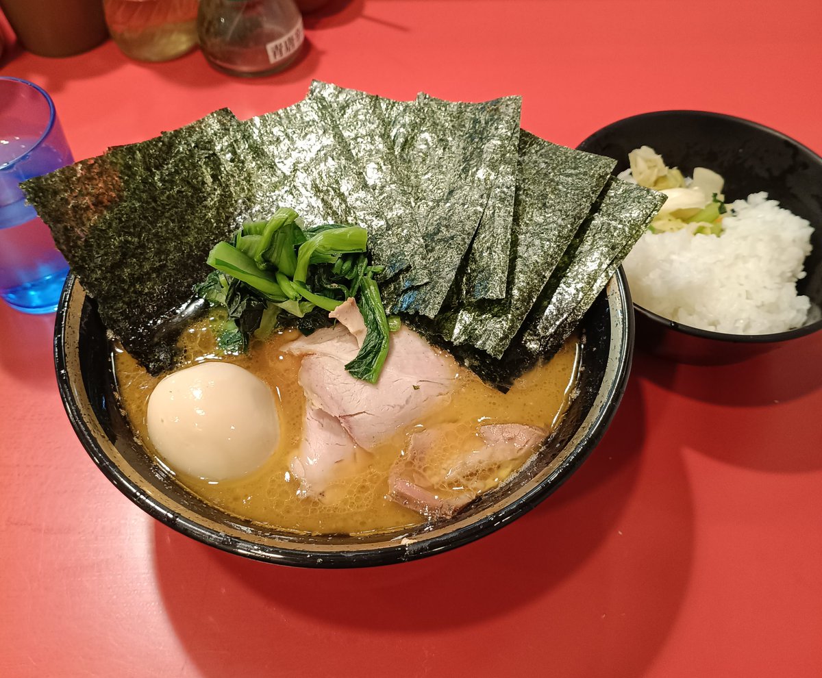 morugi1's tweet photo. 久しぶりの吉村家美味しかった! https://t.co/qhWtsSm6va