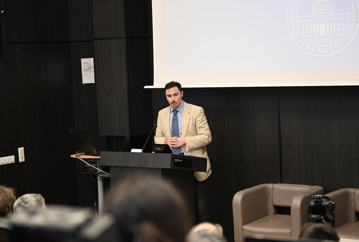 Académie de défense de l'École militaire tweet media