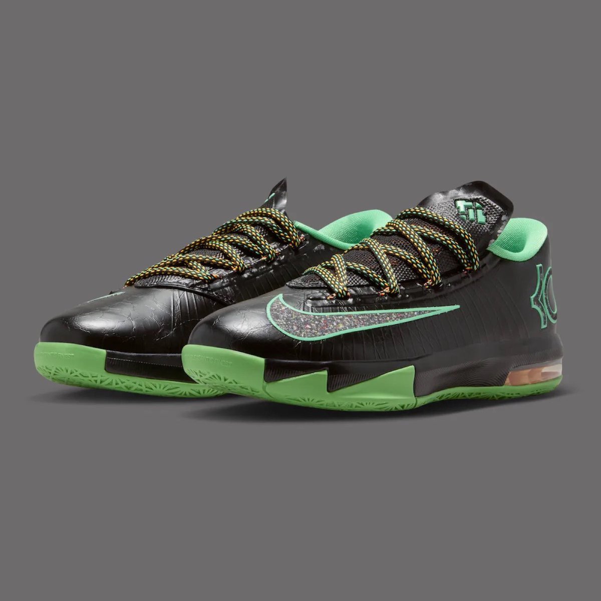 Sneaker Bar Detroit tweet media