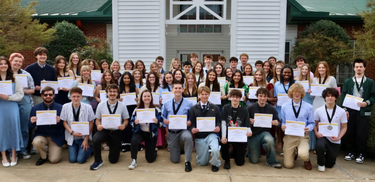 _duanecase's tweet photo. Our 60 seniors that made 30+ on their ACT were recognized at the board meeting today and received their medals. Very proud of this group! https://t.co/t40nIWqYkB
