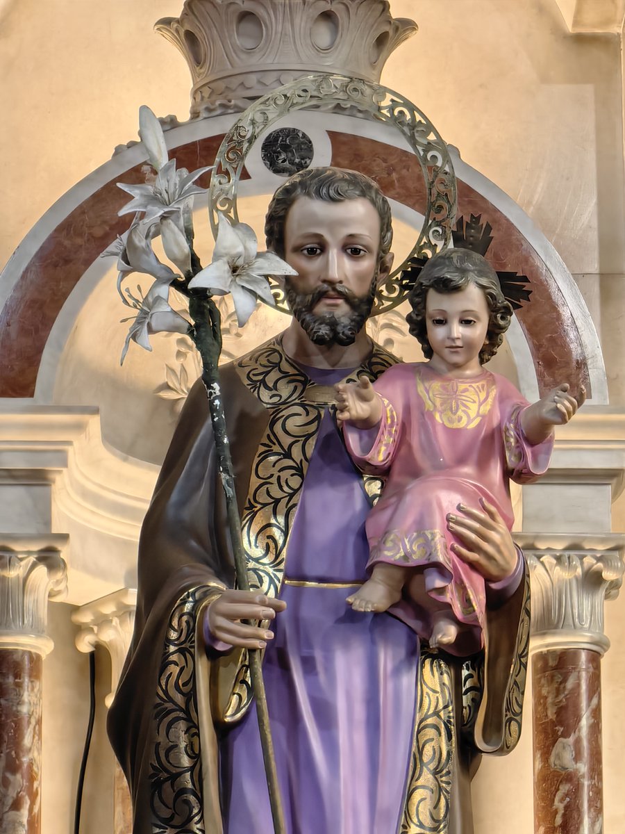 karbowysac's tweet photo. Podemos aprender muito com o esposo de Maria e guardião de Jesus. São José é um homem que escuta a Deus. São José nos ensina o silêncio. O silêncio nos ensina o valor da preparação, estudo, da meditação, da vida interior e da oração — aquela que Deus escuta no segredo do coração. https://t.co/PKhyC4I4JX