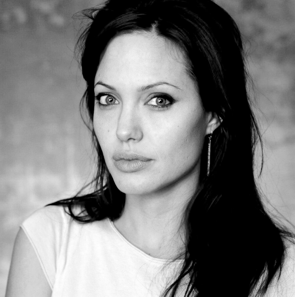 Angelina Jolie tweet media