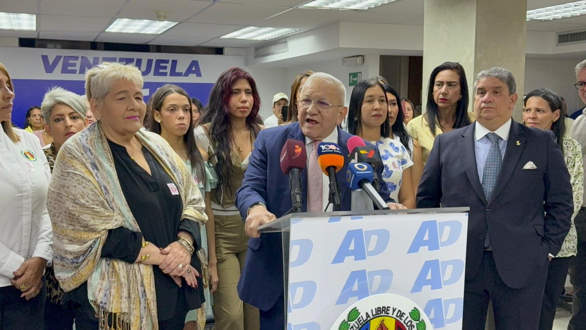 Por la calle del Medio tweet media