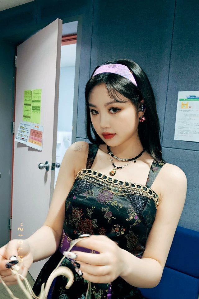 (𝐌)𝙲-𝑄U𝔼𝐄ℕ ⚡ tweet media