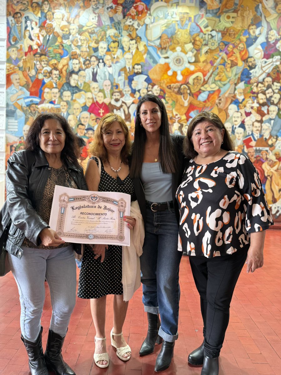 mariauriondo's tweet photo. La reconocida Serenata en honor a Santa Rosa, organizada por los vecinos del barrio homónimo, fue reconocida por la @LegisJujuy con la Declaración de Interés N°103/25 🙌🏻

Este encuentro constituye un acontecimiento cultural y religioso de gran relevancia para la comunidad jujeña https://t.co/D78WN9bkmj