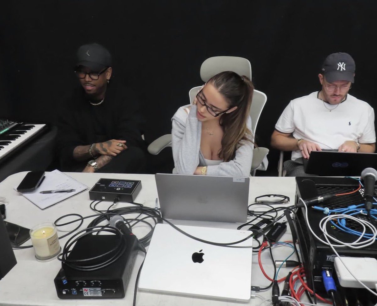 Madison Beer HQ tweet media