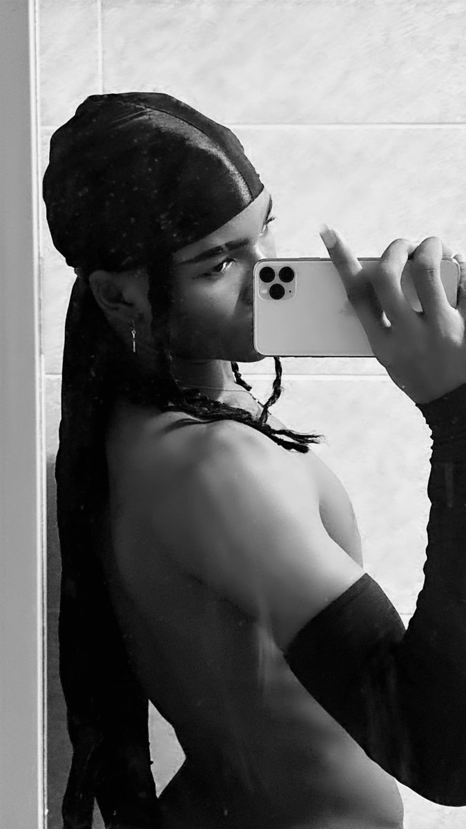 luigiaqjo's tweet photo. Primera vez por aquí… y no pienso pasar desapercibido 👀🖤

#blackandwhite #newhere #bodyconfidence #firspost https://t.co/KUt3hPo0lr