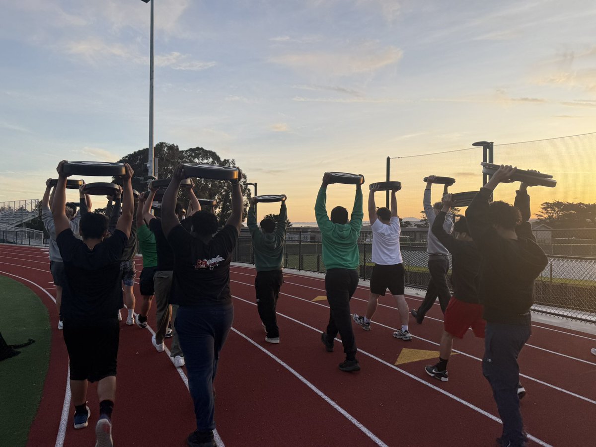 Coach_Besaw's tweet photo. Just finished week 7 of our offseason strength program..

We had 8 guys breaking some type of rep record this morning! 👏💪 

They earned the post-work out donuts! 🍩 🍩 🥛 🥛 https://t.co/7Yog32vyWm