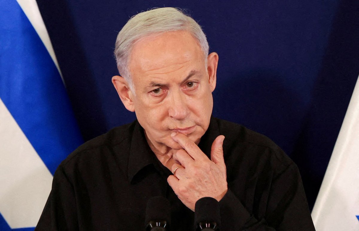 fatihonline_'s tweet image. 🚨 SON DAKİKA | İsrail Başbakanı Netanyahu canlı yayında konuştu:

• “Hayattayım ve görevimin başındayım.”
• “Orta Doğu’yu değiştirme sözü verdim ve bunu başardık.”
• “İsrail artık bölgesel bir güç haline geldi.”
•“İran'da rejim yıkılmayabilir.”
#netenyahu #trump #israil