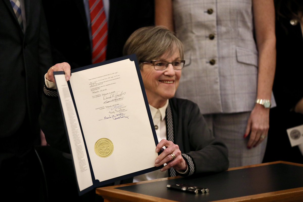 Governor Laura Kelly tweet media