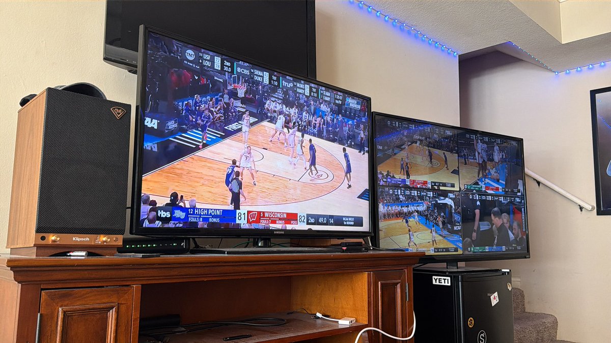 Ybbetter1543's tweet photo. Bracket chalked 2 1/2 hours in ✌️ Get me to Cabo now #wheresthebag #latinabblfinder #marchmadness https://t.co/AyqqtIxOkf