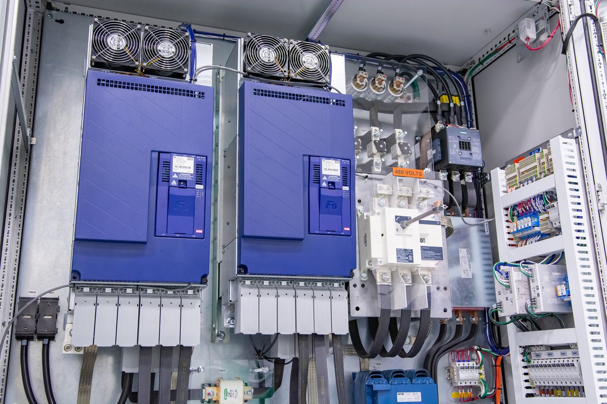 KebAmerica's tweet image. This high-power elevator panel features an Active Infeed Converter (AIC), achieving THD &amp;lt; 5%, near-Unity Power Factor (PF = 1.00), and a DC bus to withstand sagging voltages. You can also get a mainline disconnect, surge protection, and dV/dt filters.

#KEB_America #VFD #elevator