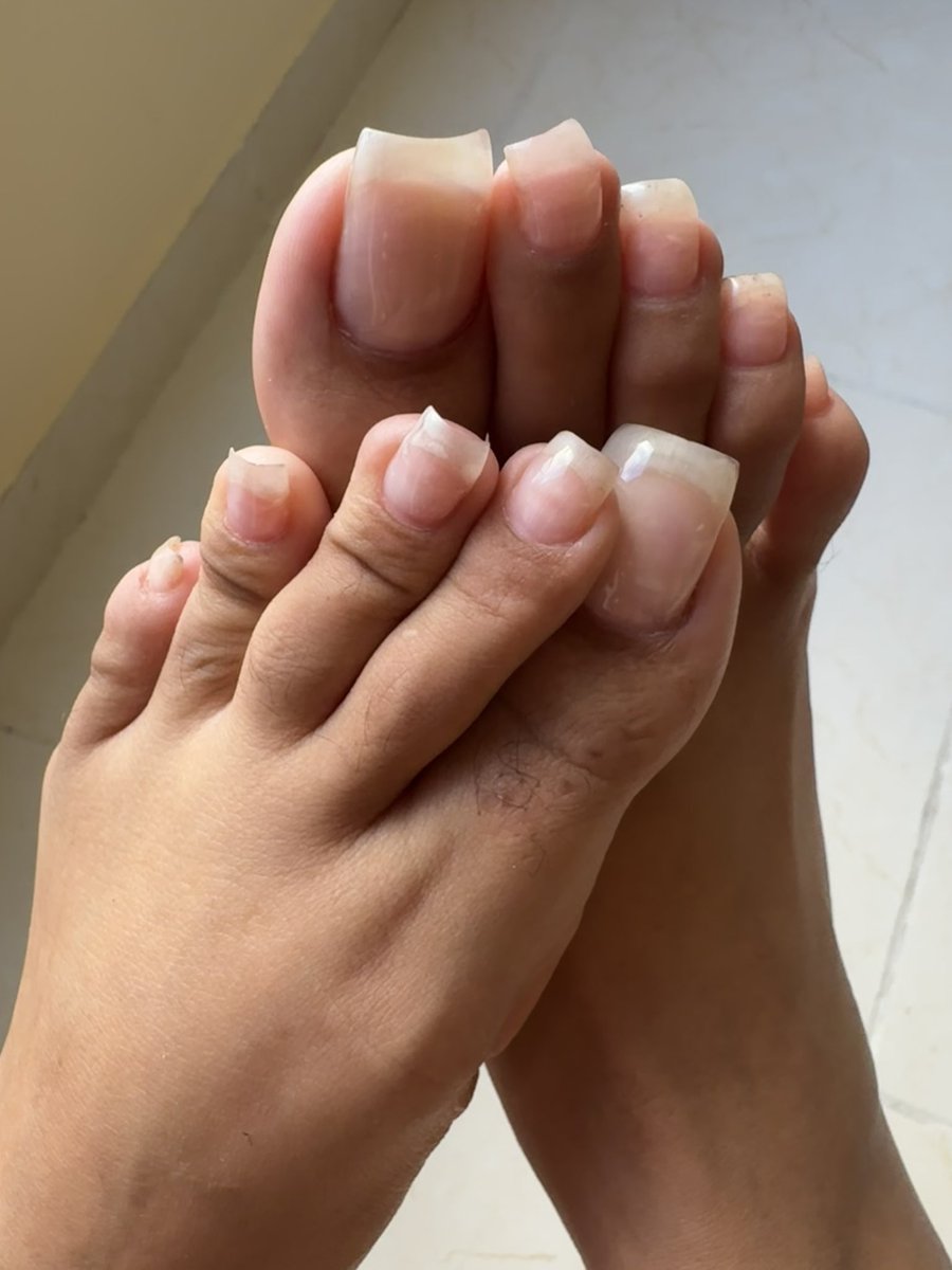 Island_feet02 tweet media