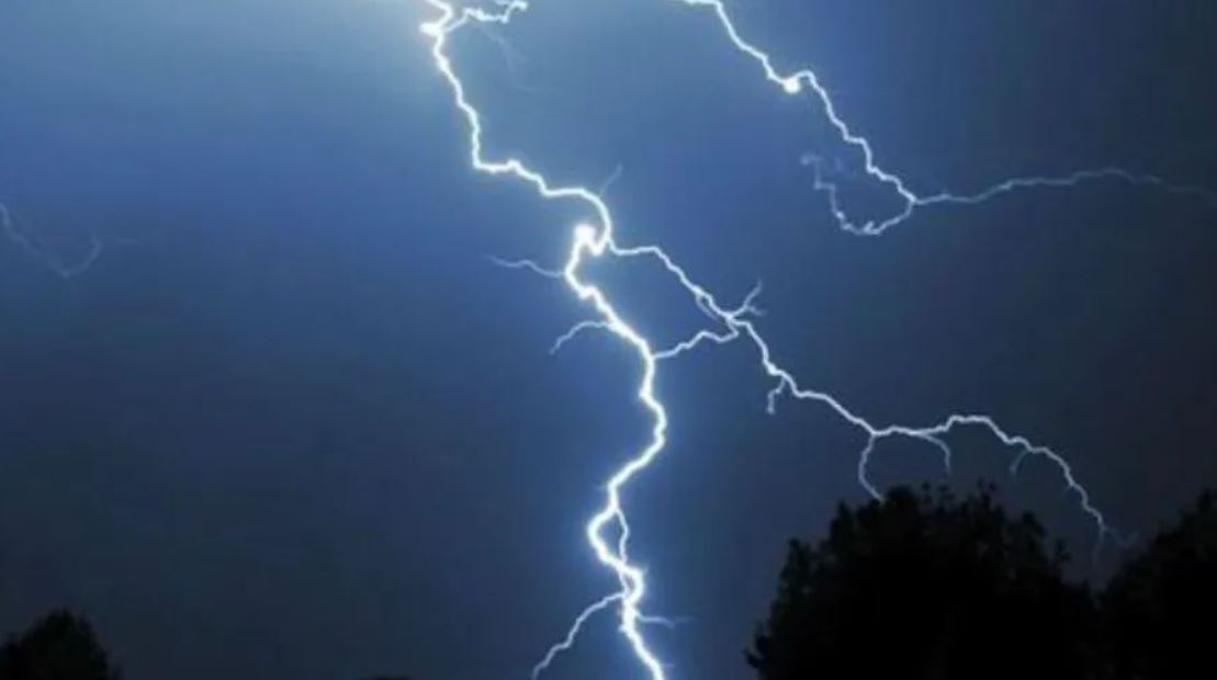 Emiten recomendaciones ante presencia de tormentas eléctricas en #Oaxaca; hay tres personas muertas por un rayo 
fdnoaxaca.net/index.php/2026…

#TwitterOax