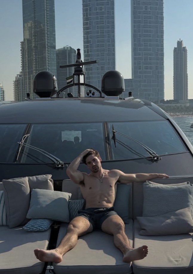 Feet Foolery tweet media