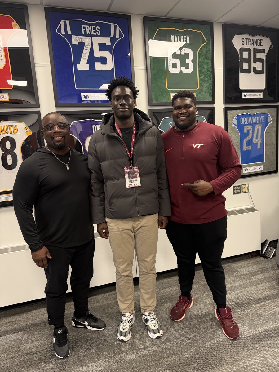 Nigel_Arthur50's tweet photo. Thank you @HokiesFB so much for the hospitality on my visit. I truly appreciate the opportunity to experience the culture and community . It was a pleasure meeting with your football coaching staff and some of the student athletes. 
@coachjfranklin 
@CoachCongo54 
@SpenceChaos https://t.co/DGcZ01qsnY